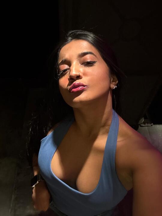A close portrait in daylight